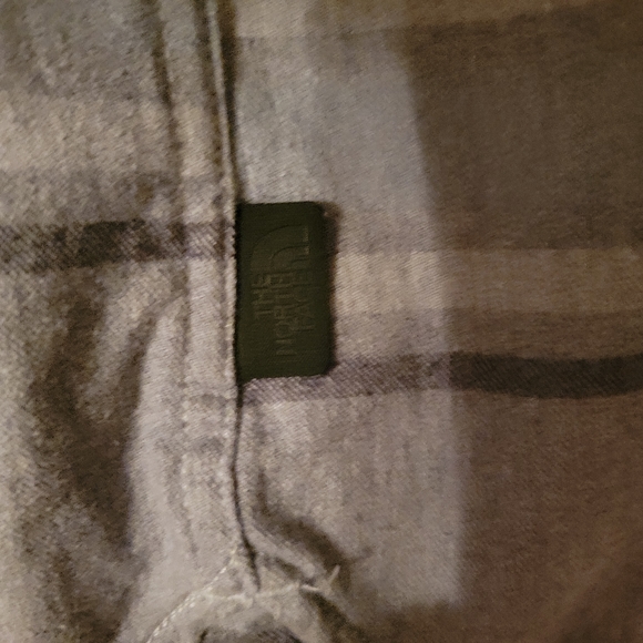 Men's North Face Button Down Shirt - Picture 3 of 3